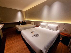 Kamar Triple Deluks, pemandangan kota | Setrika/meja setrika dan Wi-Fi gratis