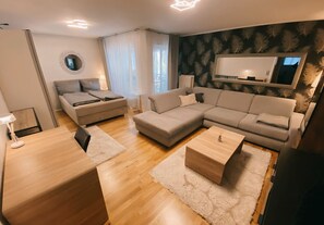 Een smart-tv en een kantoor