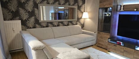 Een smart-tv en een kantoor