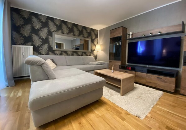 Una Smart TV, una oficina