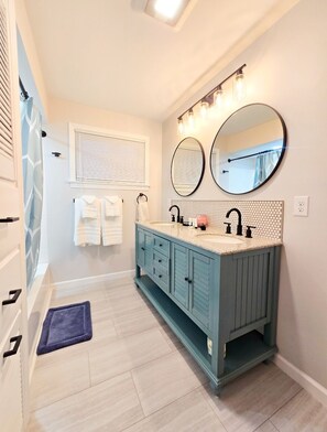 Doccia, asciugacapelli, asciugamani