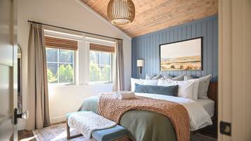 2 chambres, bureau, fer et planche à repasser, lit parapluie