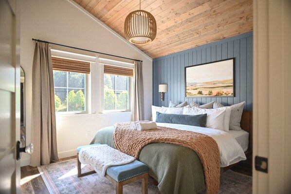 2 bedrooms, desk, iron/ironing board, travel cot