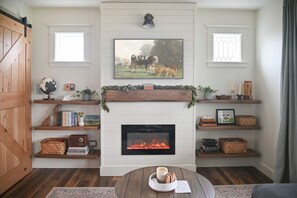 Interior - a Fresh Farmhouse near downtown Snohomish (Snohomish)