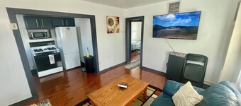 Cozy Frog on the Beach! 2-bedroom Efficiency w/ Beach Access, WiFi, Smart TV