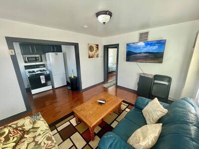 Cozy Frog on the Beach! 2-bedroom Efficiency w/ Beach Access, WiFi, Smart TV