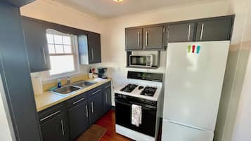 Microwave, oven, stovetop, cookware/dishes/utensils