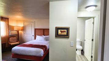 Deluxe Suite | In-room safe, blackout drapes, iron/ironing board, free WiFi
