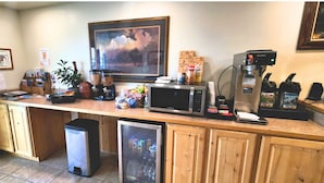 Unclassified image, 2 of 13, button - New Western Inn & Suites (Fillmore)