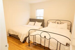 5 bedrooms, iron/ironing board, WiFi, bed sheets