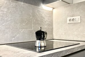 Køleskab, ovn, kogeplade, opvaskemaskine