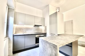 Refrigerador, horno, parrilla de estufa y lavavajillas 