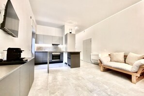Refrigerador, horno, placa de cocina, lavavajillas