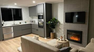 Smart TV, fireplace