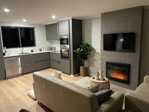 Smart TV, fireplace