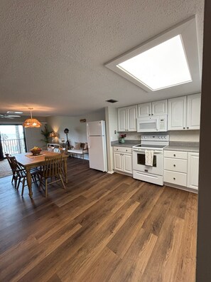 Dining - NEW RENTAL! Beautiful Beachfront Condo on Ormond Beach w Pool! Sit Back & Relax! (Ormomd Beach)