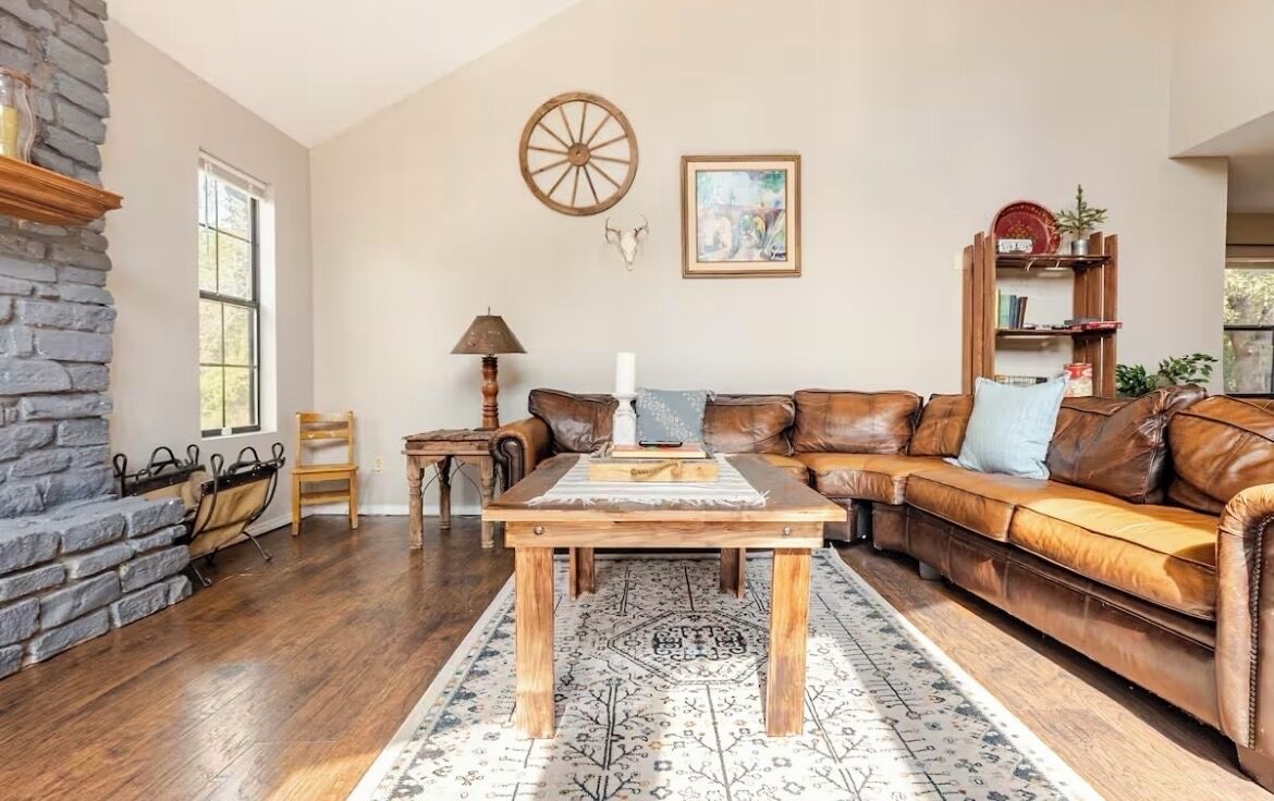 Smart TV, fireplace, DVD player, books