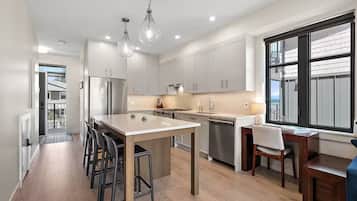 Micro-ondes, four, plaque de cuisson, lave-vaisselle
