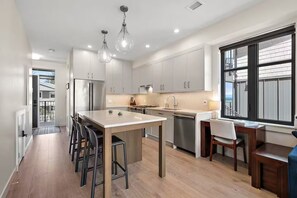 Mikrowelle, Ofen, Herdplatte, Geschirrspüler