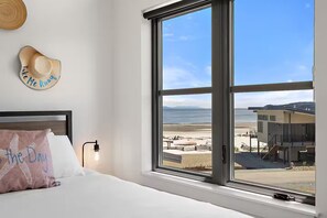 2 bedrooms, WiFi, bed sheets - Beachfront Luxury, Well-Stocked, Sleeps 6 (Black Creek)
