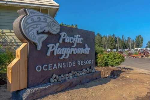 Beachfront Luxury, Well-Stocked, Sleeps 6