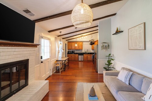 Cozy Private Home in Charlotte! King Bed, Big yard, Espresso machine, Fire pit