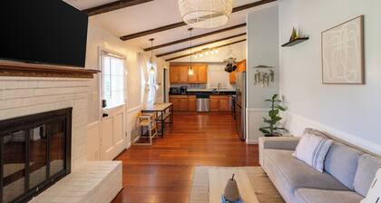 Cozy Private Home in Charlotte! King Bed, Big yard, Espresso machine, Fire pit