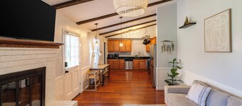 Cozy Private Home in Charlotte! King Bed, Big yard, Espresso machine, Fire pit