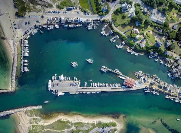 Marina - Charming 3-bedroom water view home,  Path to Menemsha Beach Passes to Lucy (Chilmark)