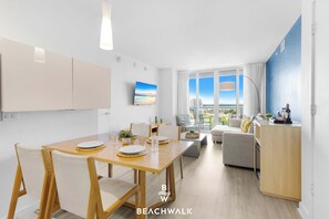 LIVING AREA - Amazing 2 Bedroom Resort Amenities Beach 1504 (Hallandale Beach)