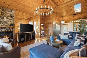 Smart TV, chimenea y videojuegos 