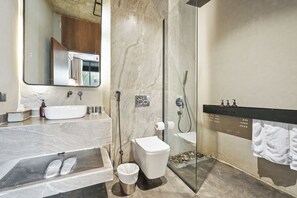 Comfort Chalet, Patio | Bathroom