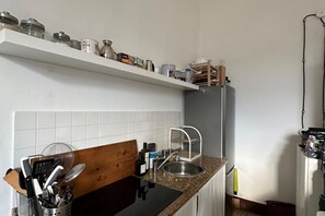 冰箱、烤箱、炉灶、厨具/餐具