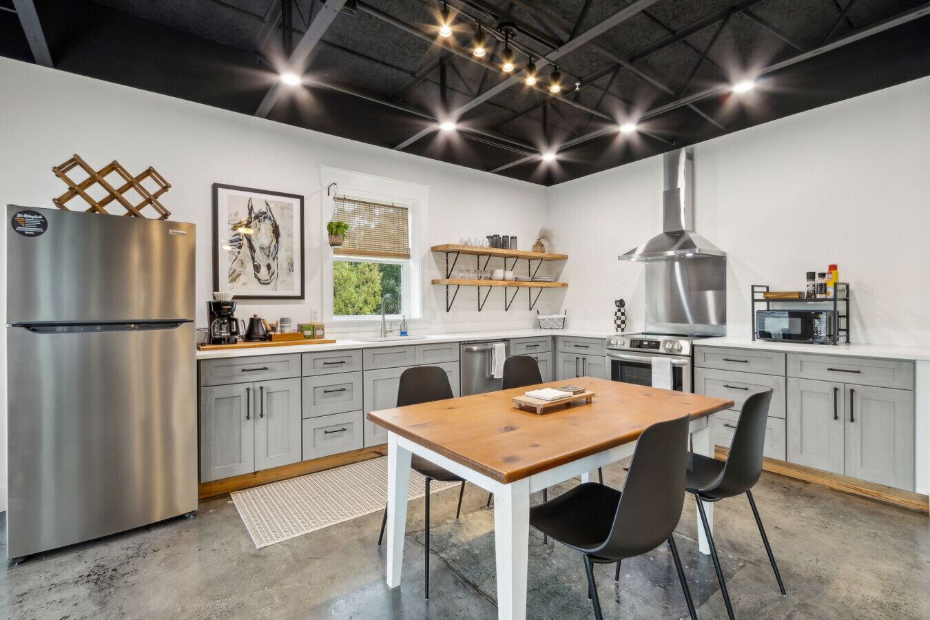 冰箱、微波炉、烤箱、炉灶