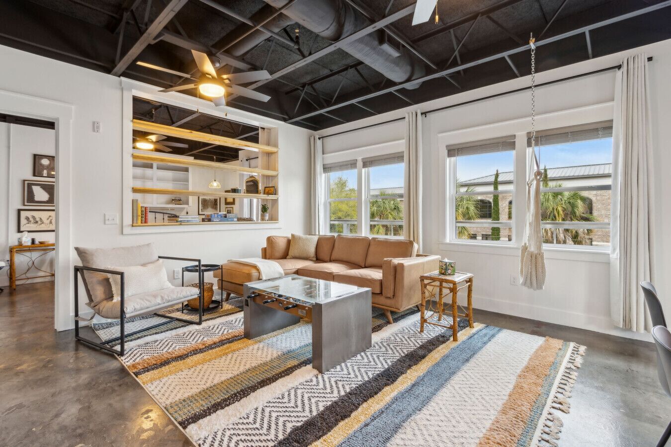 Smart TV, futbolito y libros 