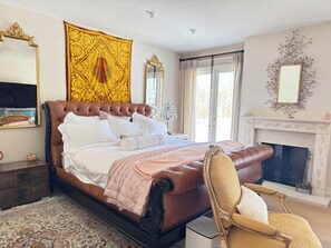5 bedrooms, iron/ironing board, WiFi, bed sheets