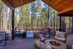 Terrace/patio - Remodeled Luxury Cabin Backing the National Forest in Pinetop, AZ (Pinetop-Lakeside)