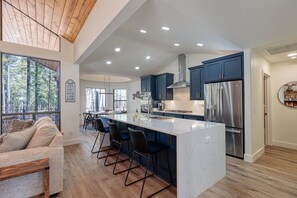 Interior - Remodeled Luxury Cabin Backing the National Forest in Pinetop, AZ (Pinetop-Lakeside)