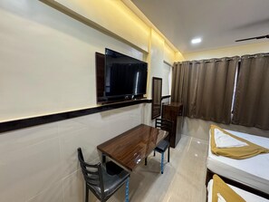 Double Room | Free WiFi, bed sheets - Sai Residency & Dormitory (Thane)