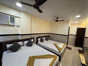 Double Room | Free WiFi, bed sheets - Sai Residency & Dormitory (Thane)