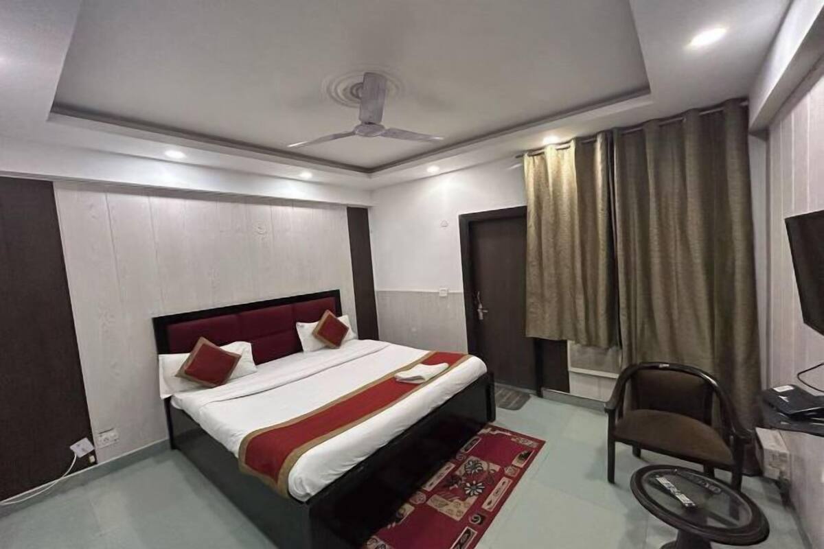 Desk, iron/ironing board, free WiFi, bed sheets