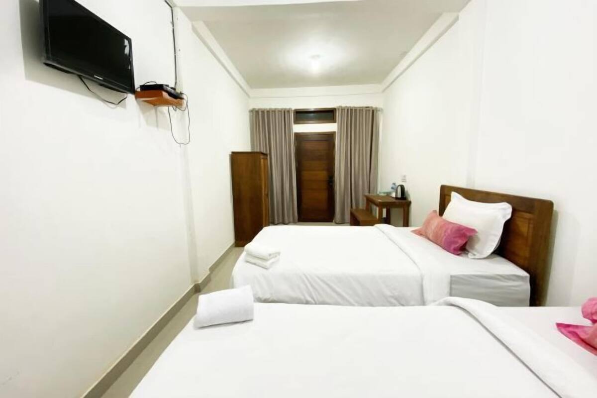 1 bedroom, desk, free WiFi, bed sheets