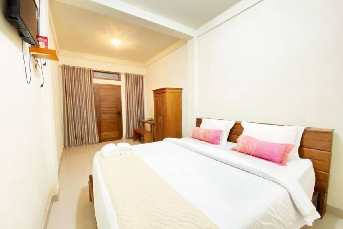 1 bedroom, desk, free WiFi, bed sheets