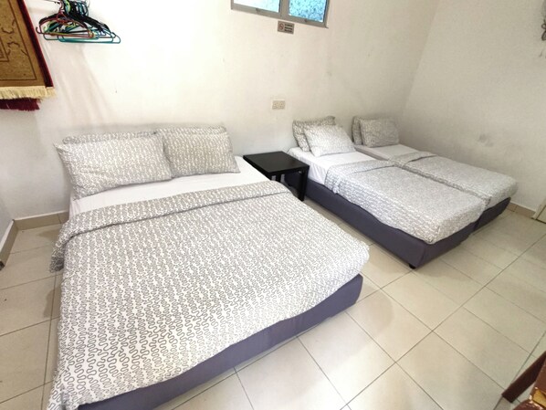 Bureau, accès au Wi-Fi (inclus), literie fournie