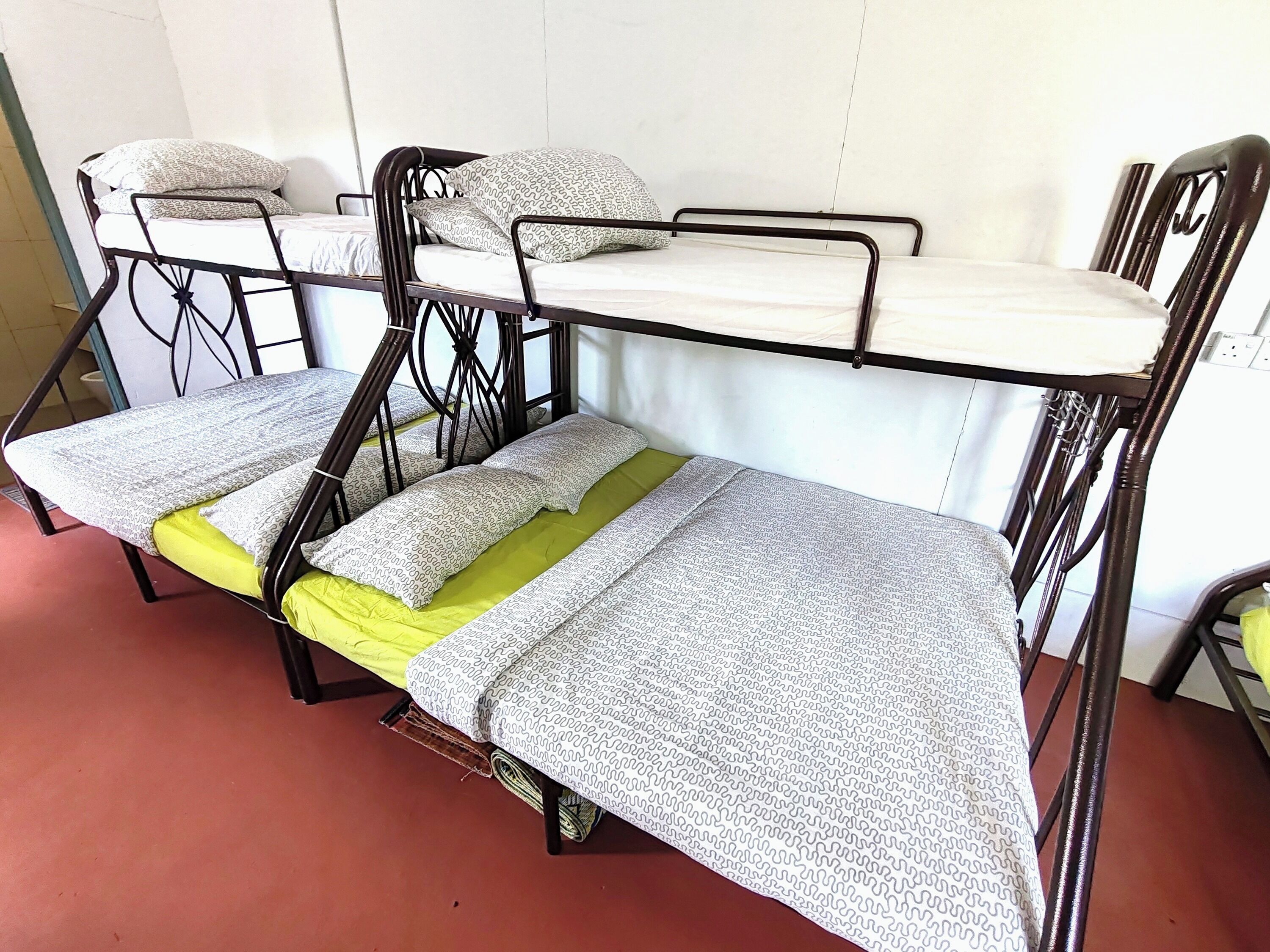 Desk, free WiFi, bed sheets