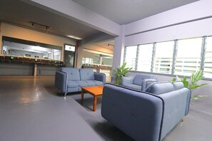 Lobby sitting area - Makotel Hostel Ipoh (Ipoh)