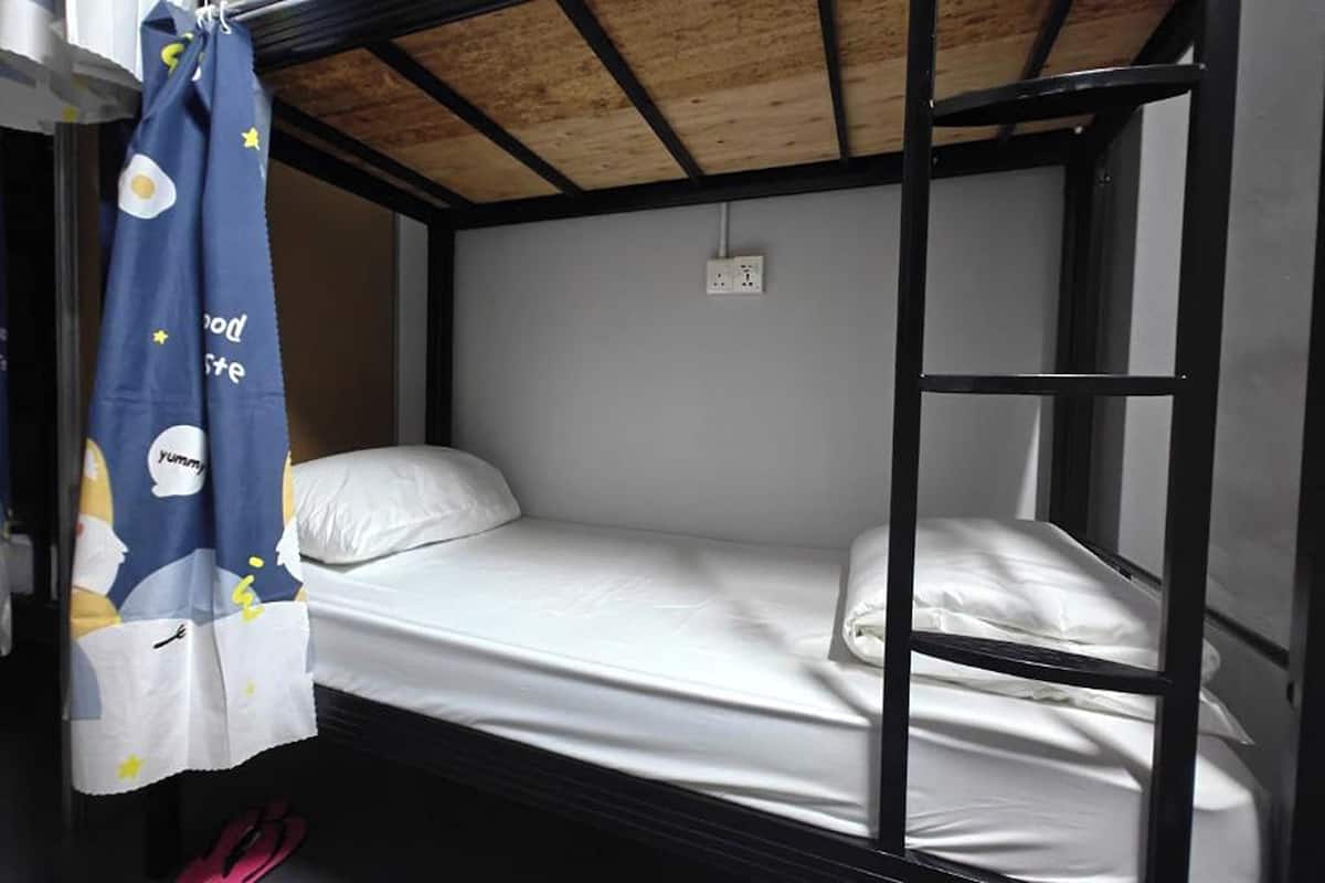Free WiFi, bed sheets