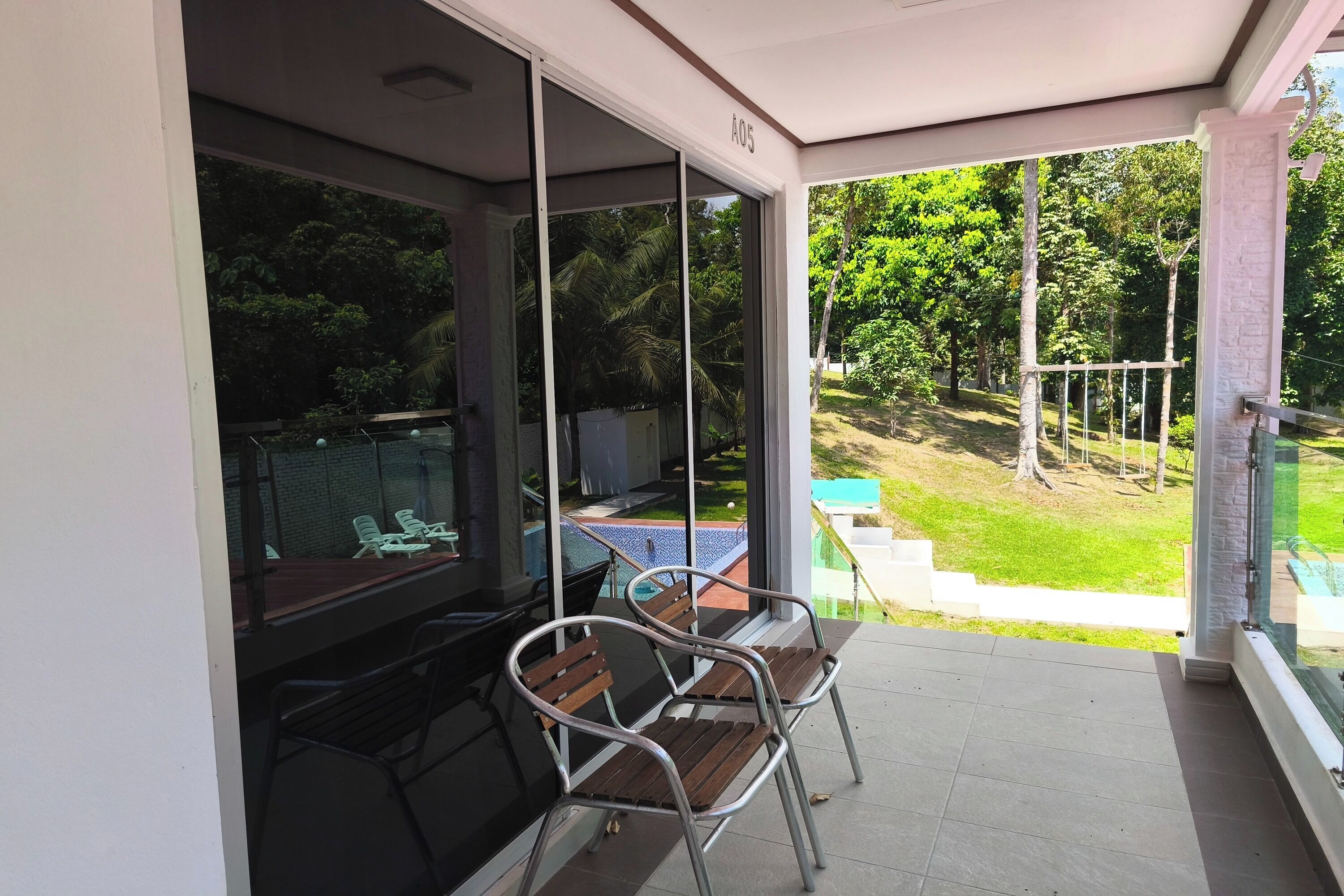 Quarto luxo, vista para a piscina | Terraço/pátio