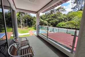Deluxe-rum - utsikt mot poolen | Terrass/Patio