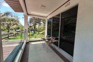Chambre Deluxe, vue piscine | Vue de la chambre